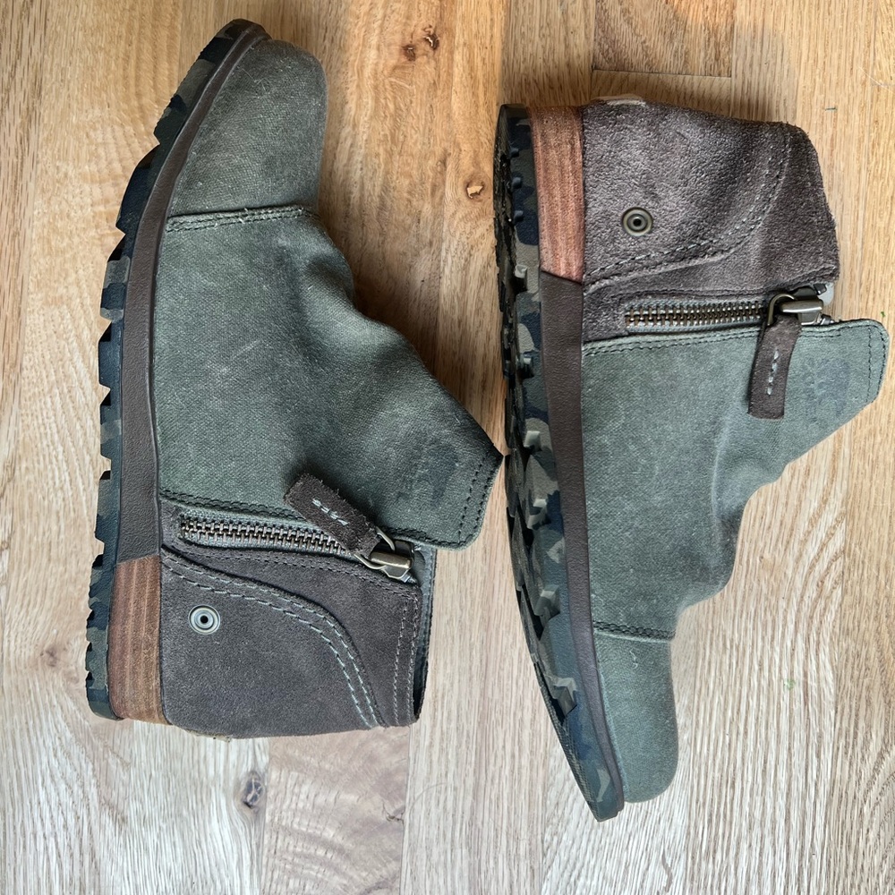 Sorel ankle booties size 7.5 (w) GUC